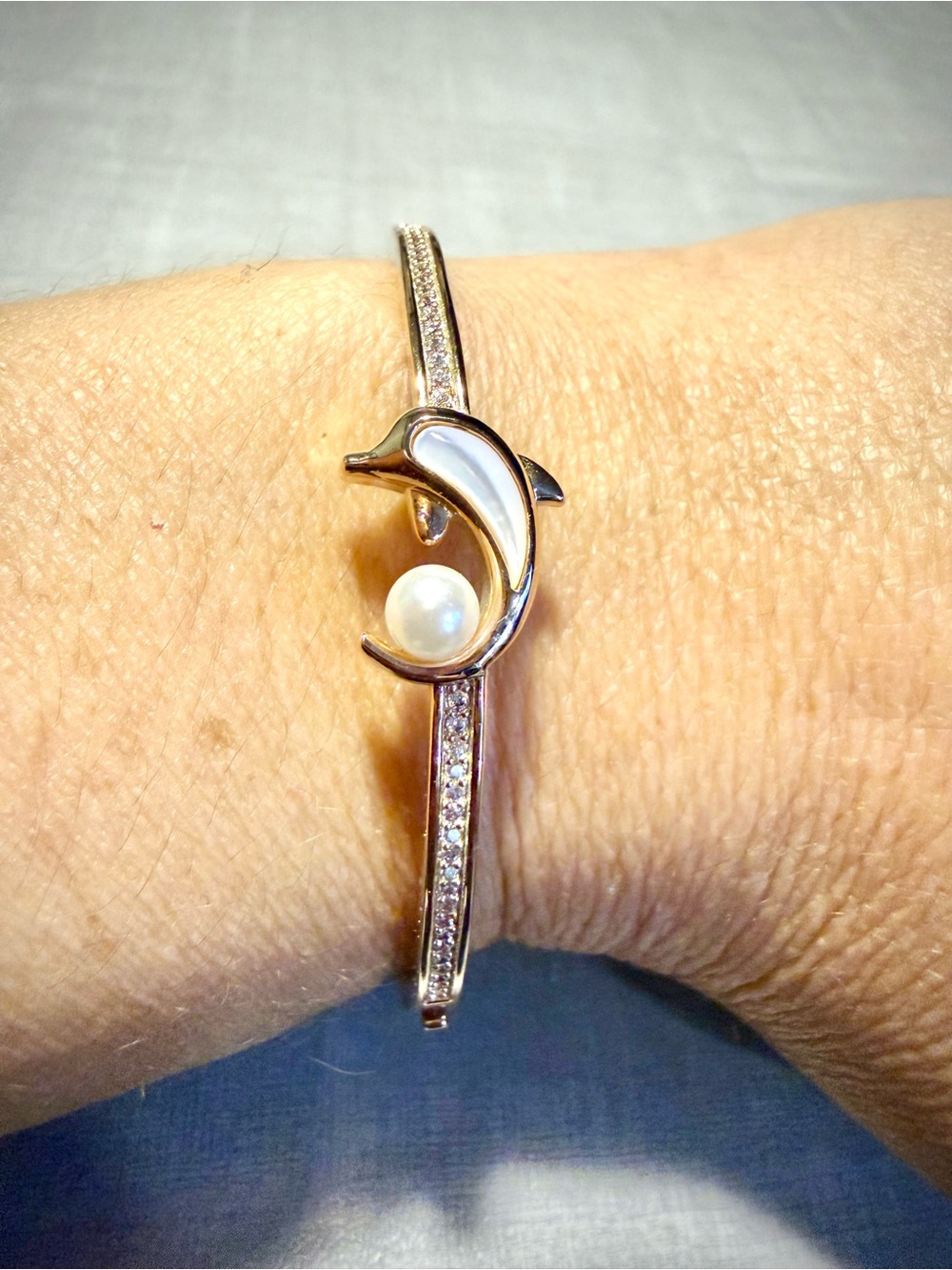 Gold Dolphin Pearl Accent Bangle Bracelet - Picture 4 of 7